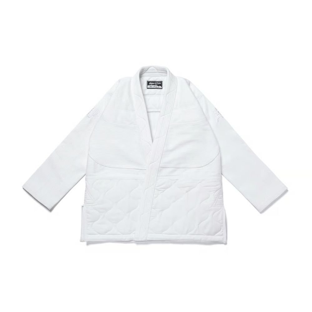 Quilted Bjj Kimono Albino and Preto Batch #99 white Gi with bag showing premium stitching and durable Brazilian Jiu Jitsu fabric detail