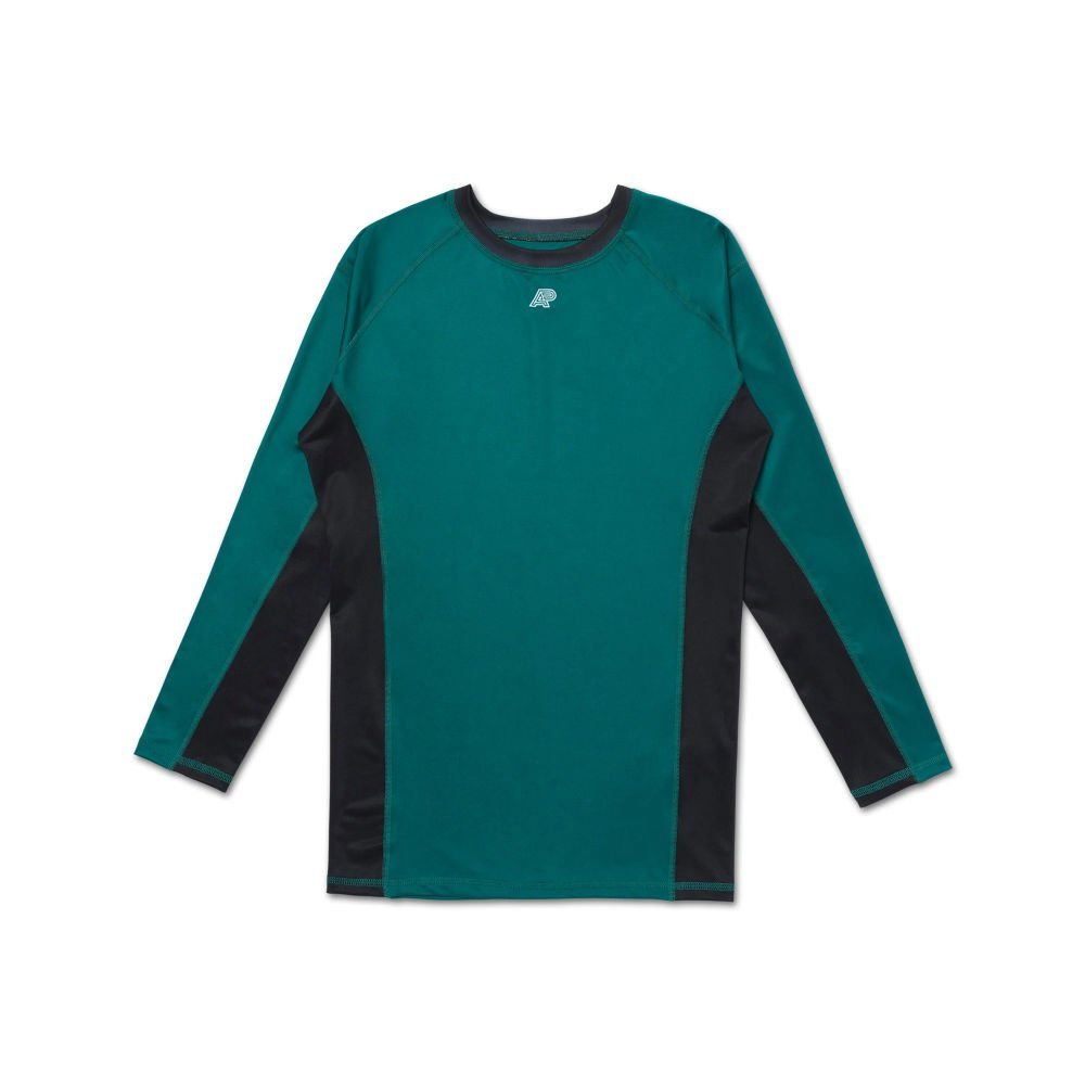 albino and preto gas rashguard