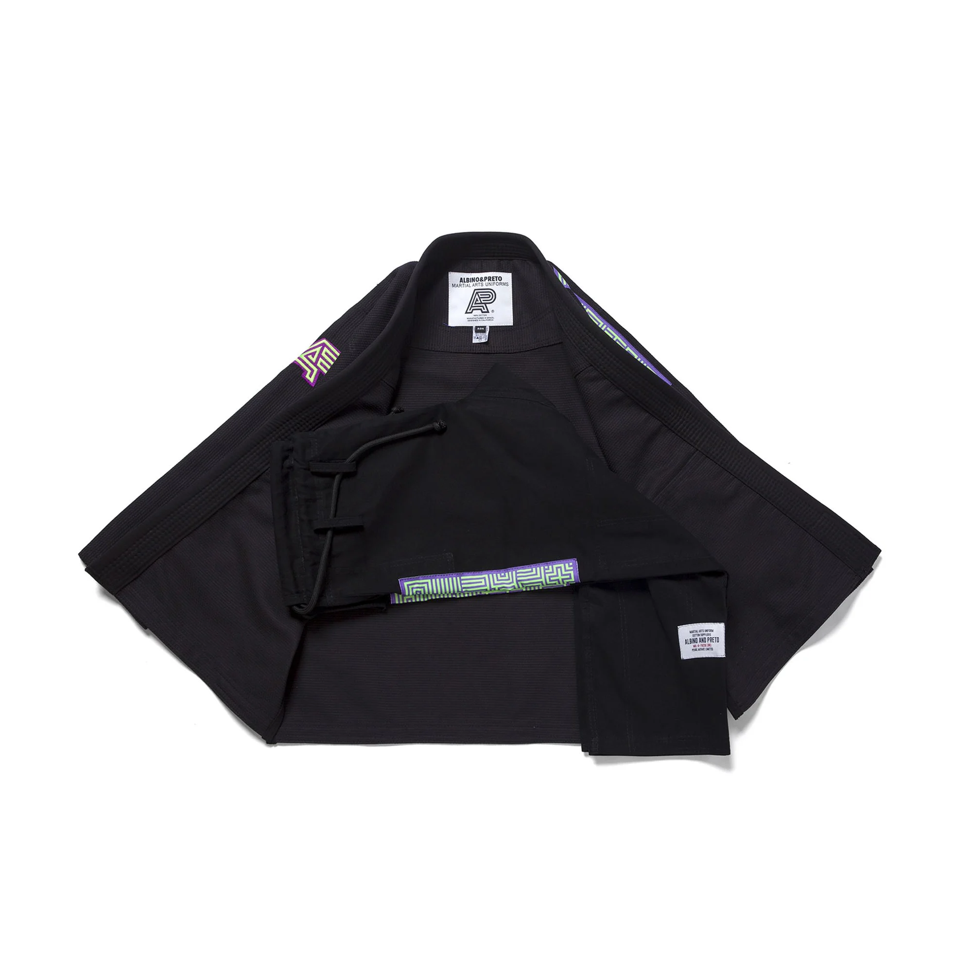 Albino and Preto 11 Gi – back view